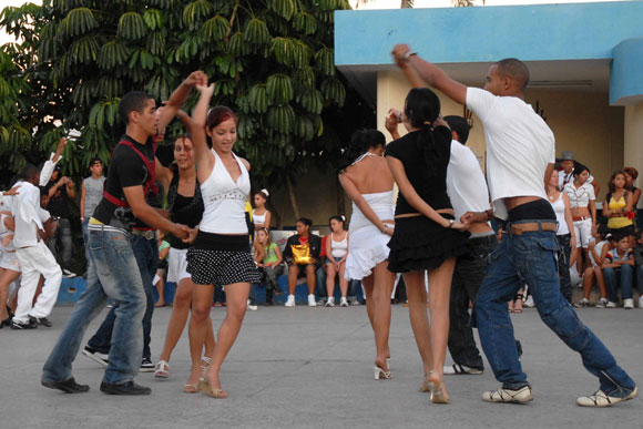 On Rueda de Casino: When Did It Become Just “Rueda,” Anyway? – Son y Casino